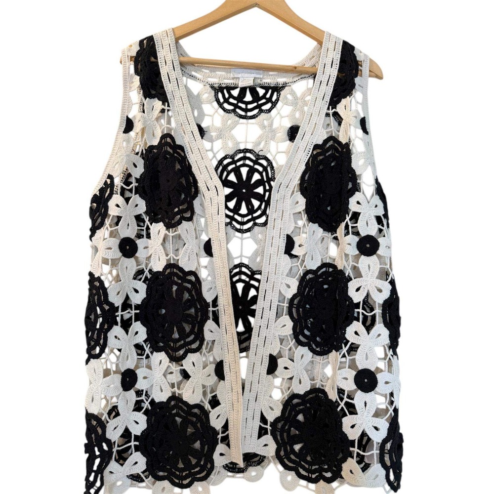 House of Harlow 1960 Crochet Floral Lace Vest Black Cream One Size Boho Layering